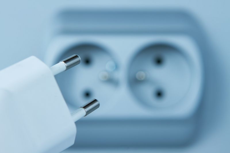 italy wall plug outlet charge iphone